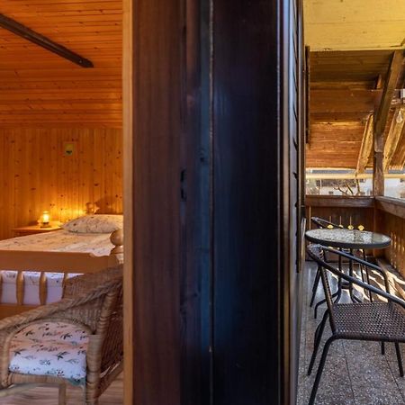 Apartment And Room Mateja Kovacic Бохин Екстериор снимка